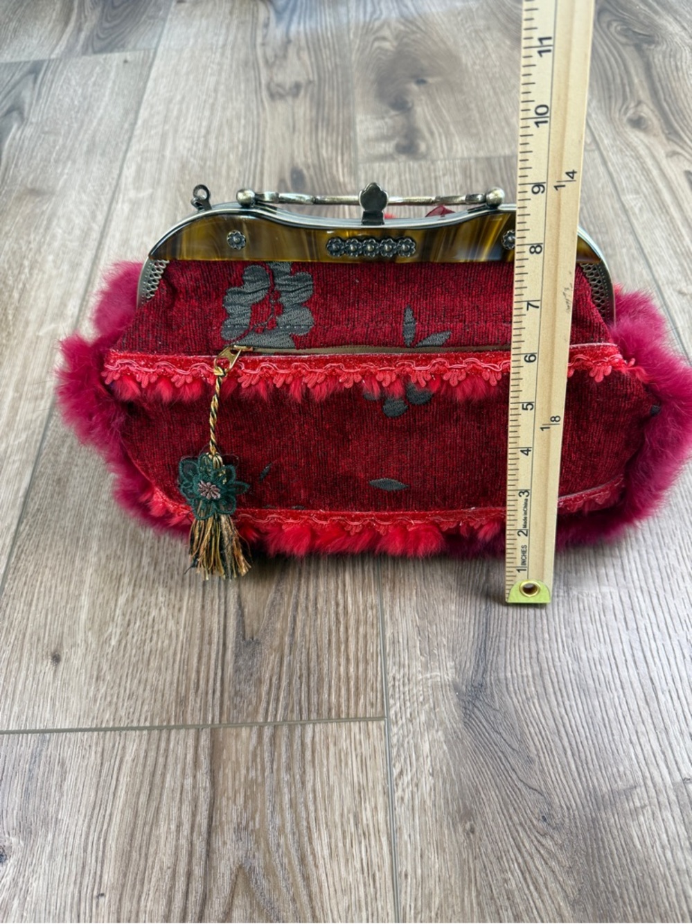 Sassi Cindi faux fur and tapestry handbag/crossbody Deep Red Kiss lock closure - Picture 9 of 10